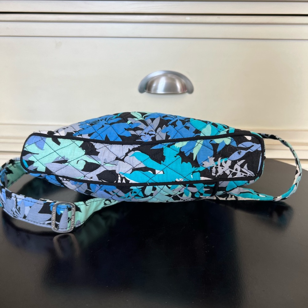 Vera Bradley messenger crossbody - Picture 5 of 7